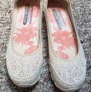 Sketchers memory foam lace flats